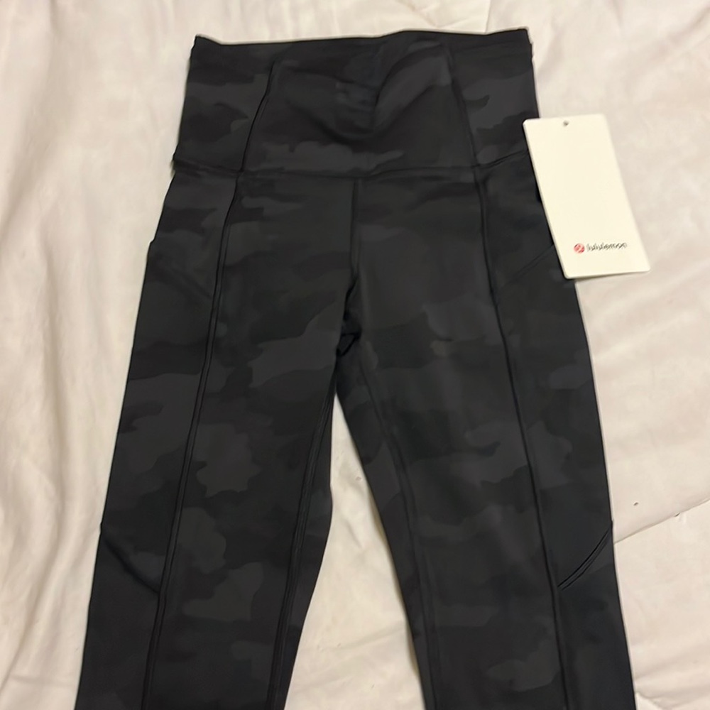 Lululemon leggings size 2 NEVER WORN, Tags attached,
